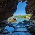Sea Edge Villa